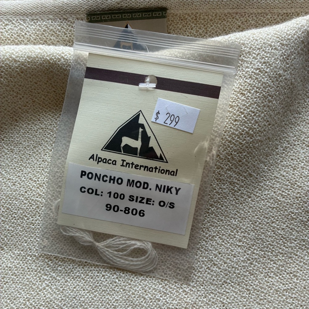 Alpaca International 100% Baby Alpaca Cream Poncho NWT Made in Peru - Picture 4 of 10